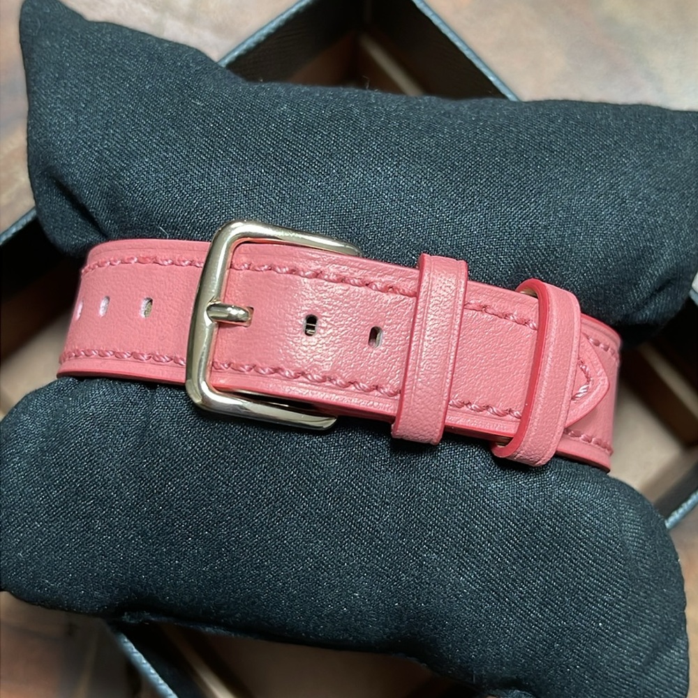NEW IN BOX COACH 32mm RUBY WATCH WITH SIGNATURE FACE - Picture 8 of 16